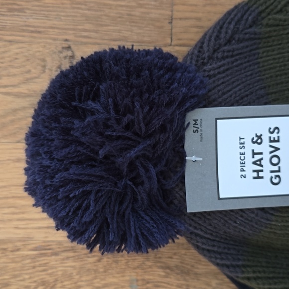 CAPELLI OF NEW YORK BRAND BOYS BLUE & GREEN WINTER HAT & GLOVES SMALL/MEDIUM - Picture 2 of 12